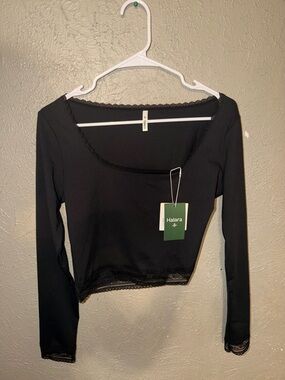 HALARA Black Long-Sleeve Lace-Trim Crop Top